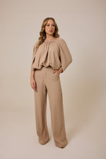 Calça Aurora Bege Fendi — costas