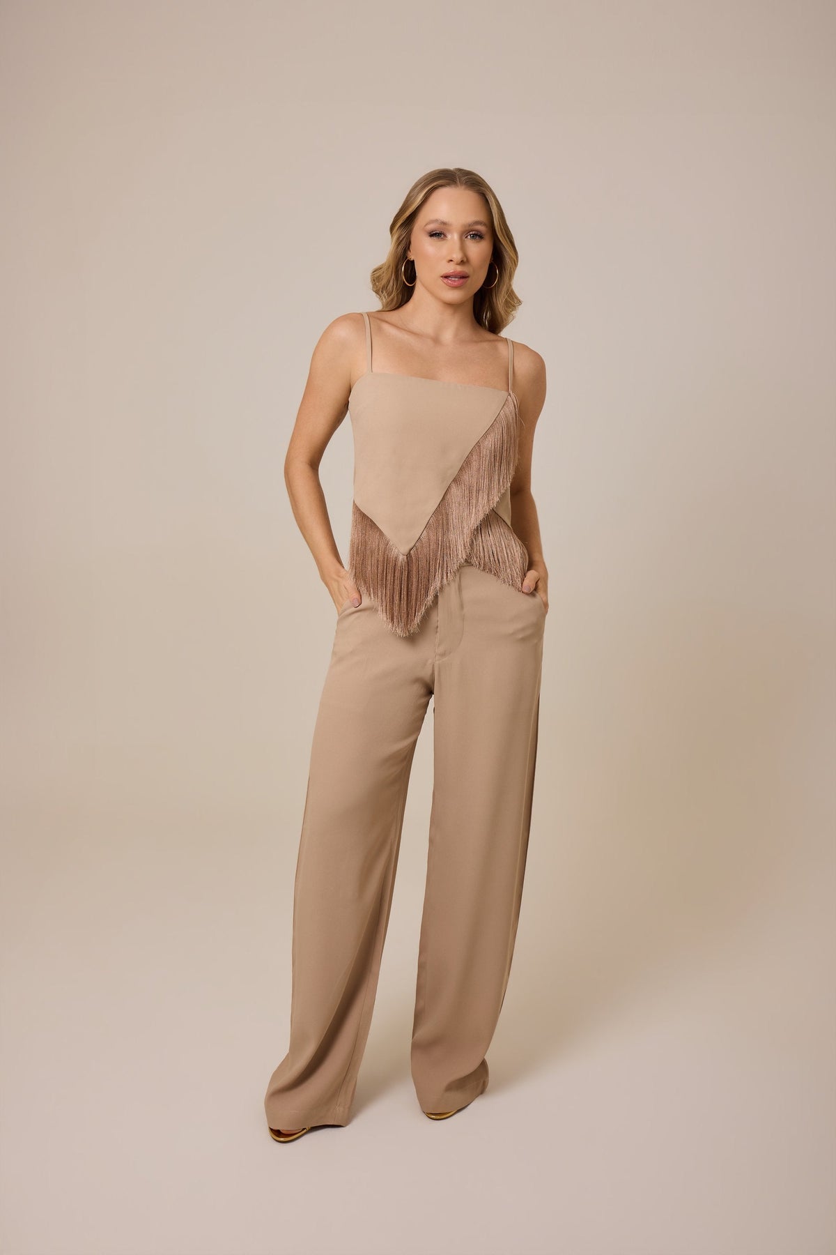 Calça Aurora Bege Fendi — look