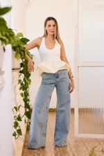 Blusa Cris Off White — pose