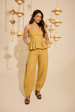 Blusa Lana Banoffee — pose