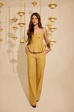 Blusa Samara Banoffee — pose